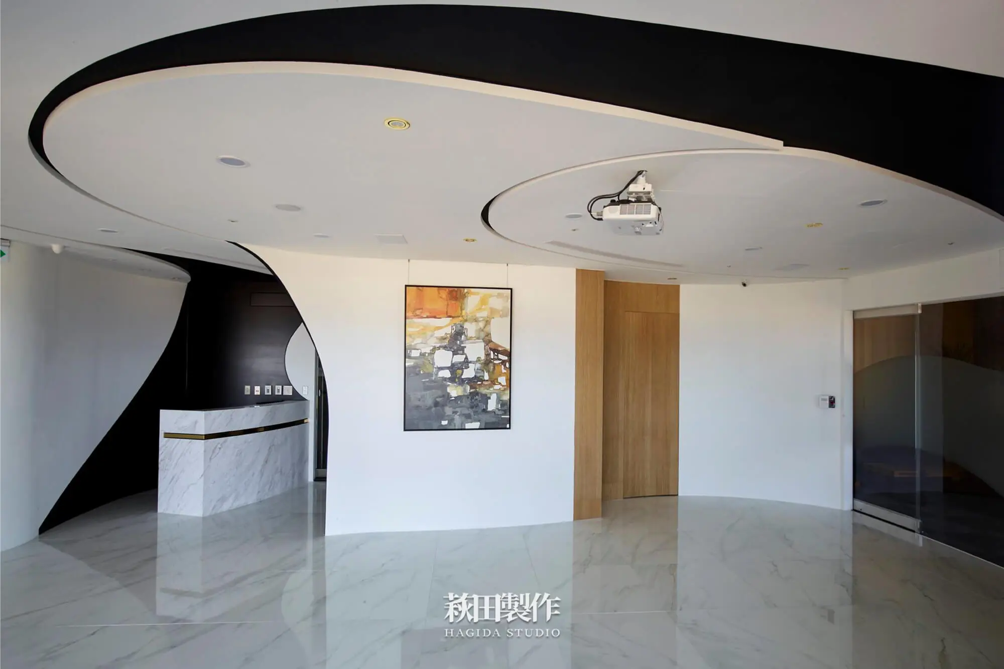 國泰置地 華都金融集團。Waldrf GROUP